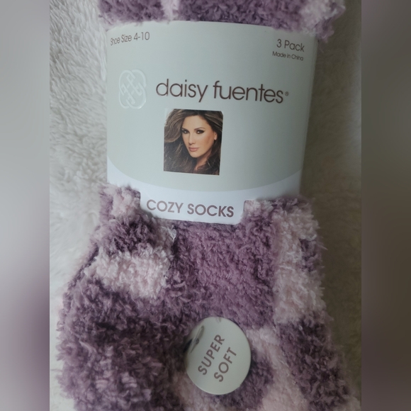 🌹Daisy Fuentes 3 Pack Fuzzy Socks Size 4-10 - Picture 8 of 9